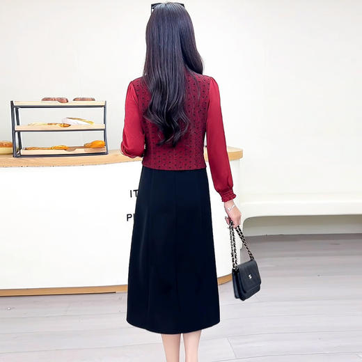 QYMTYH-99H250-Y新款红色连衣裙女装洋气长袖裙拼结假两件中长款高腰A字裙 商品图2