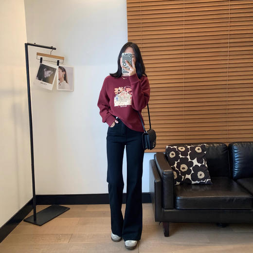 2025设计感小众上衣立体花朵刺绣圆领套头卫衣女秋新款！ 商品图1