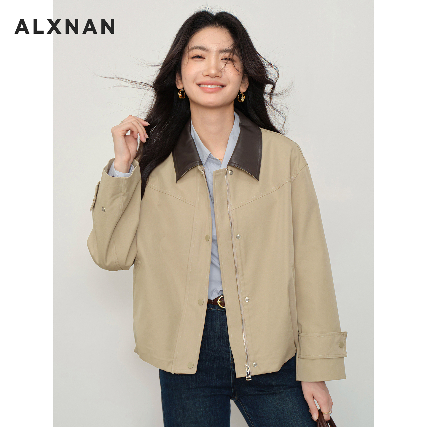 鹿向南「闲素涵光」卡其色翻领皮夹克秋冬新款时尚休闲女短款外套L57256