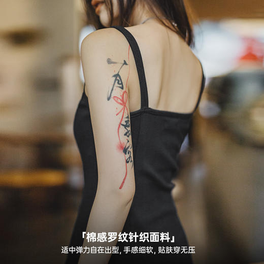 马登夏日纯欲赫本风吊带包臀小黑裙修身露肩背无袖背心连衣裙女 商品图2