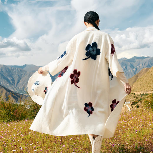 真丝羊绒相拼手工毛毡女大衣  SJF97W319N 商品图5