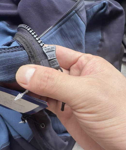 全新银泰撤柜国内小众品牌男士运动户外速干弹力拉链款连帽款抓绒衣，三个色
尺码M-XXL 商品图4