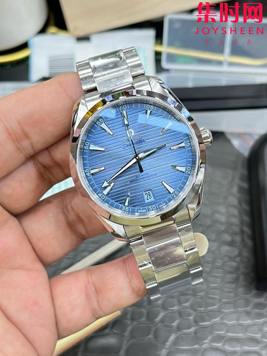 欧米茄VS海马150米系列 75周年纪念版 夏日蓝 湖蓝海马 密底海马 6点位日历 Aqua Terra 150米腕表 8900一体机 男士腕表 表径41mm 商品图8