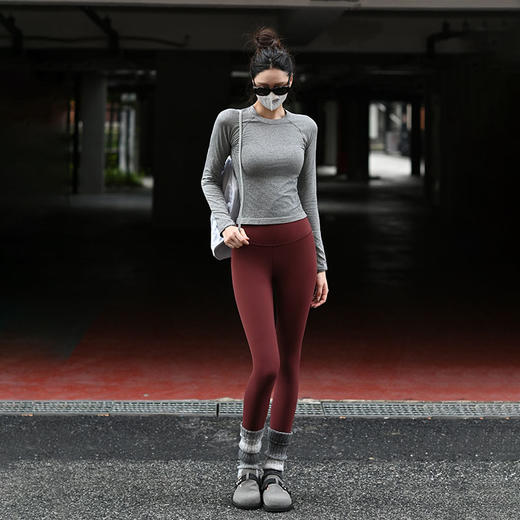 Beemen秋冬新款速干无缝健身服 圆领修身紧身设计 保暖不臃肿 紧身显身材 日常外穿不突兀 商品图4