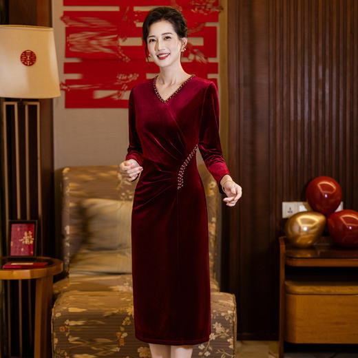 TQ 1234丝绒腰钻V领金丝绒妈妈连衣裙 商品图3