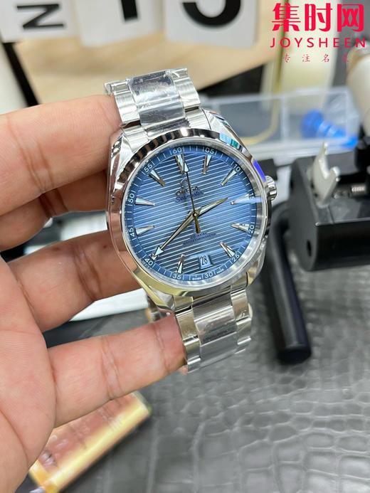 欧米茄VS海马150米系列 75周年纪念版 夏日蓝 湖蓝海马 密底海马 6点位日历 Aqua Terra 150米腕表 8900一体机 男士腕表 表径41mm 商品图3