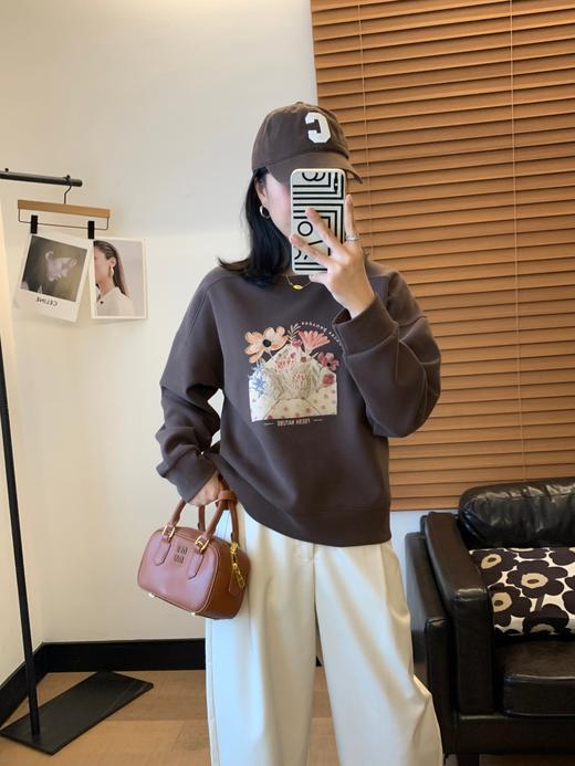 2025设计感小众上衣立体花朵刺绣圆领套头卫衣女秋新款！ 商品图3