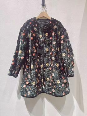 女款花卉圆领系扣外套