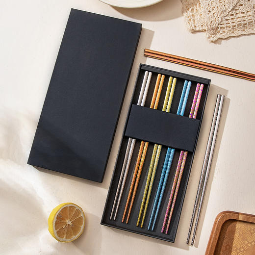 摩登主妇纯钛筷子家用高档抗菌防霉2025新款耐高温家庭专人专用筷 商品图4