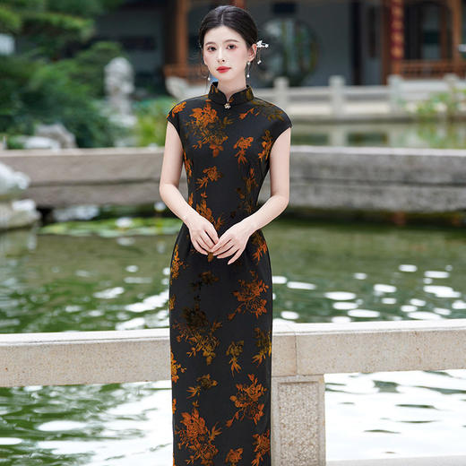 SC22305高端国风新中式长款秋季无袖旗袍改良年轻款女高级感披肩两件套装 商品图4