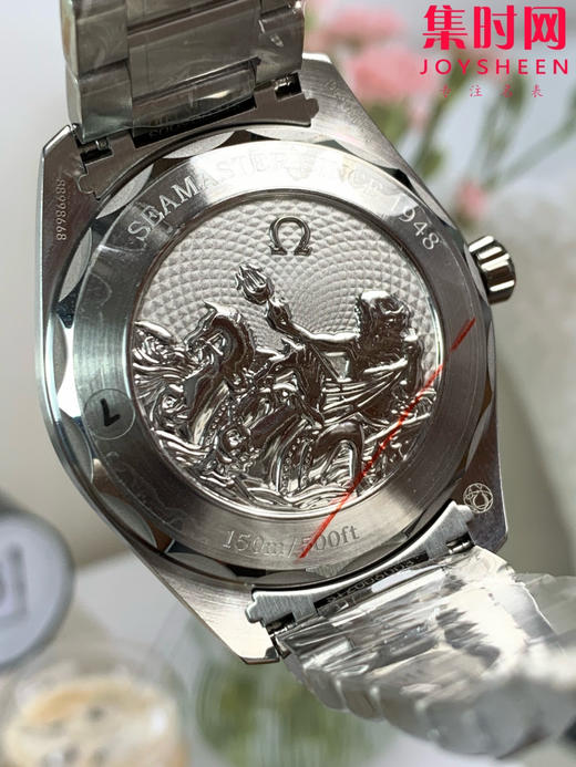 欧米茄VS海马150米系列 75周年纪念版 夏日蓝 湖蓝海马 密底海马 6点位日历 Aqua Terra 150米腕表 8900一体机 男士腕表 表径41mm 商品图5