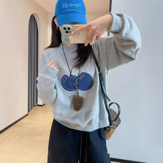 元气减龄！樱桃牛仔贴布保暖亲肤小个套头圆领卫衣女2025秋冬款！ 商品图0