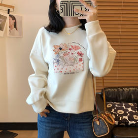 2025设计感小众上衣立体花朵刺绣圆领套头卫衣女秋新款！
