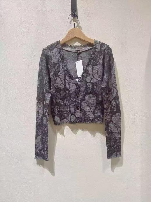 女款V领针织开衫 商品图0