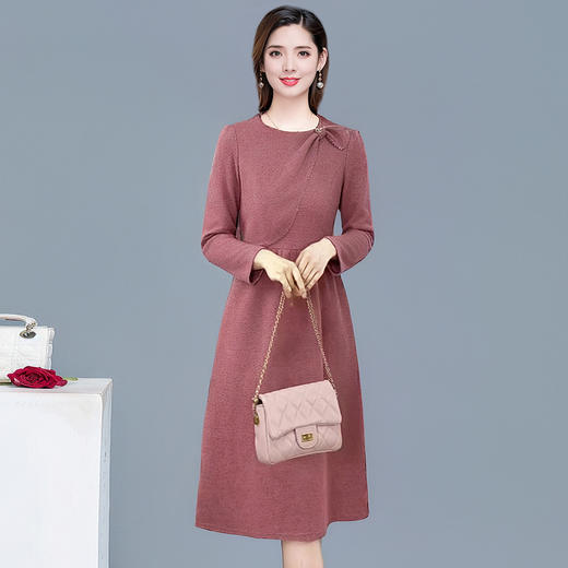 QYMTYH-99H266-Y圆领粉色连衣裙高腰A字裙厚款女装秋冬季新款中长裙 商品图1