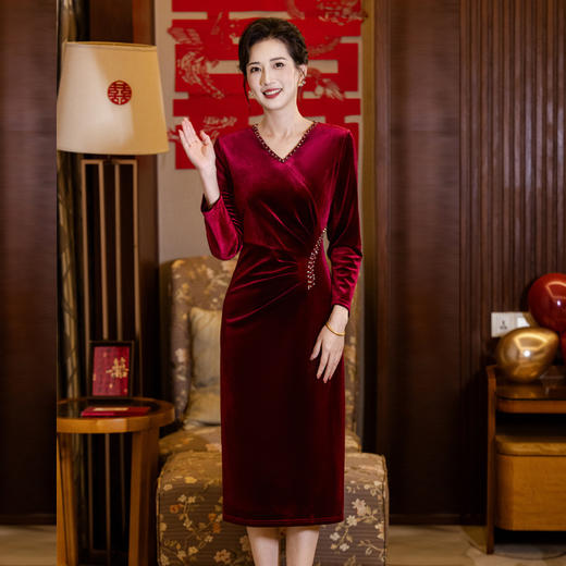 TQ 1234丝绒腰钻V领金丝绒妈妈连衣裙 商品图1