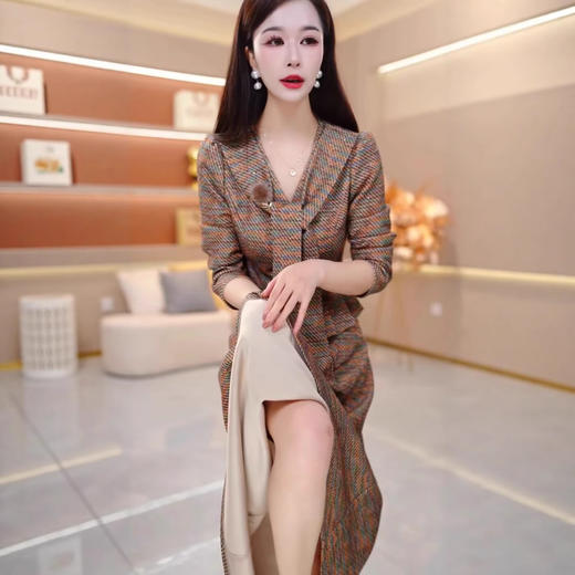 QYM 妈妈时尚套装长袖V领围巾两件套连衣裙 商品图2