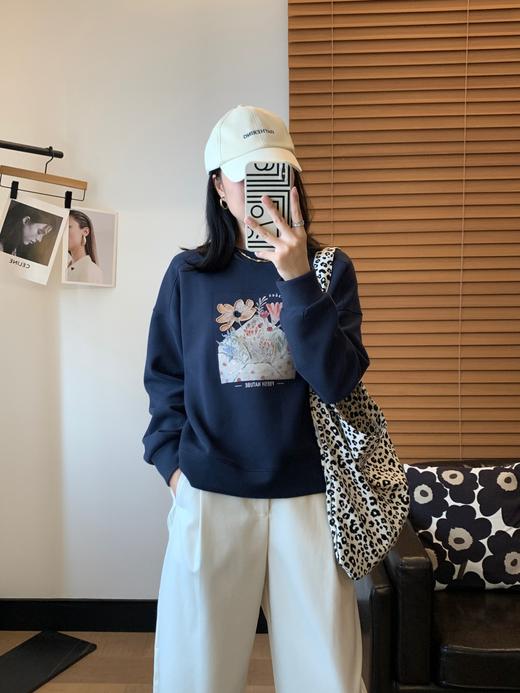2025设计感小众上衣立体花朵刺绣圆领套头卫衣女秋新款！ 商品图2