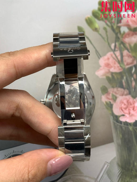 欧米茄VS海马150米系列 75周年纪念版 夏日蓝 湖蓝海马 密底海马 6点位日历 Aqua Terra 150米腕表 8900一体机 男士腕表 表径41mm 商品图6