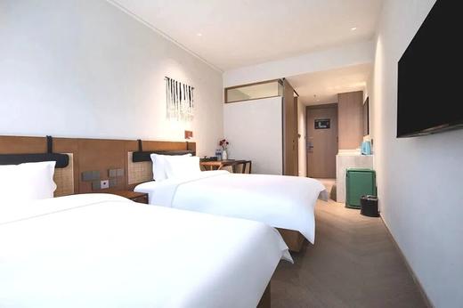 【滑雪营5号】崇礼多乐美地,人少不排队,安全高配比1:2,住雪场酒店出门上雪,初中高级全适用|6~15岁单飞 商品图4