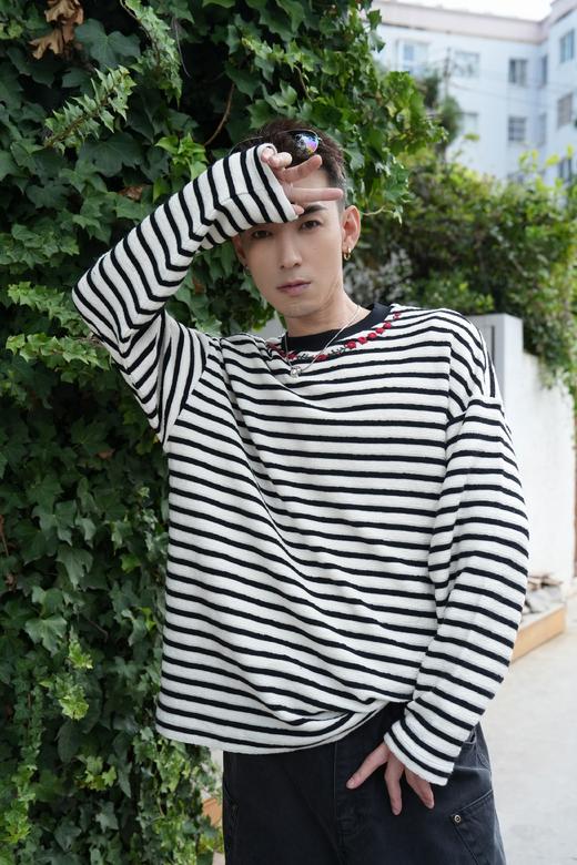 W532864347条纹花朵圆领卫衣 商品图1