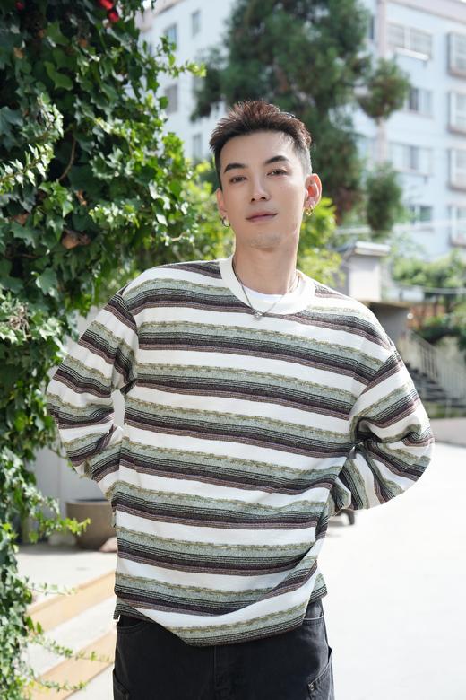 W532564308条纹拼色圆领卫衣 商品图0