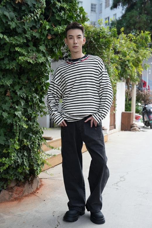 W532864347条纹花朵圆领卫衣 商品图2