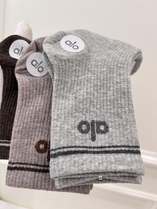 代购💰380/双！袜届新晋人气王来了🔥Jisoo同款ALO袜子合集！外贸工厂订单一体机工艺，抑菌防臭 ✅超多颜色可选，适配各种穿搭风格 ✅薄款/厚款都有，承包你一年四季的袜子！36~42码 商品图11