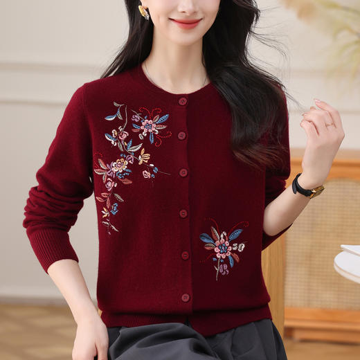 QF 62-743A圆领洋气绣花外套羊毛开衫宽松上衣 商品图3