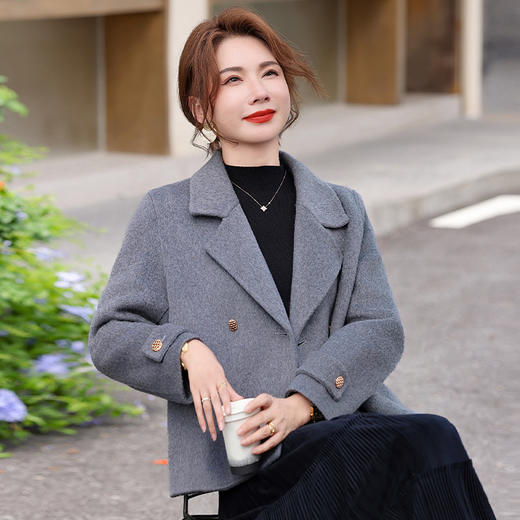 Q1138妈妈装洋气高贵含毛外套秋冬2025新款减龄显瘦中年女装毛呢女装潮 商品图1