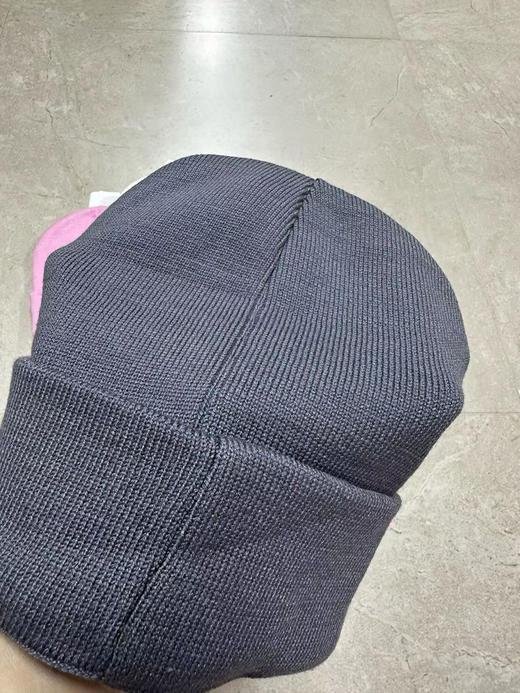 25新款原单正品 LULU 45%羊毛🦙针织帽子。三个颜色   秋冬氛围感的重要单品！
凹造型必备单品！男女都能戴 商品图8