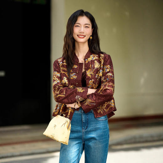 丁摩 春秋金绣瑞兽祥纹与亭台松枝交织的传统雅韵外套5ZF-76022 商品图1