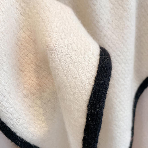 丁摩 纯羊毛三角大披肩女秋冬季洋气纯色针织羊绒围巾外搭新款5ZF-204 商品图2