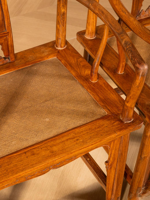 清	黄花梨三攒靠背螭龙纹南官帽椅（一对） 商品图2