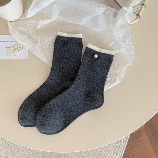 分镜头秋冬新款袜子女珍珠装饰新款中筒ins潮流棉袜（不单卖，3双起售） 商品图3