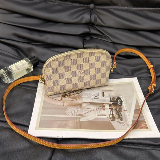 LV 白棋盘格 手拿 化妆包 商品图0