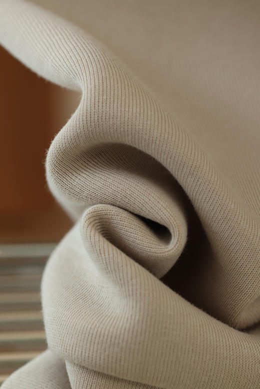 南油高货❗时尚博主人手一件！【梅茵凯琳Meline Kaylin空气层假两件连帽卫衣】减龄慵懒美感穿搭❗高级又自在❗✅进口空气层面料，蓬松柔软！✅宽松H型廓形，包容性极好，不挑身材藏肉显瘦 商品图10