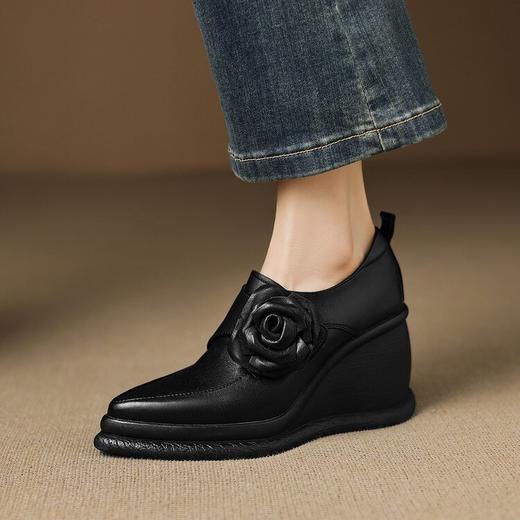 【预售5天】秋季新款深口单鞋透气花朵坡跟高跟小皮鞋女鞋CFE&C6286 商品图4