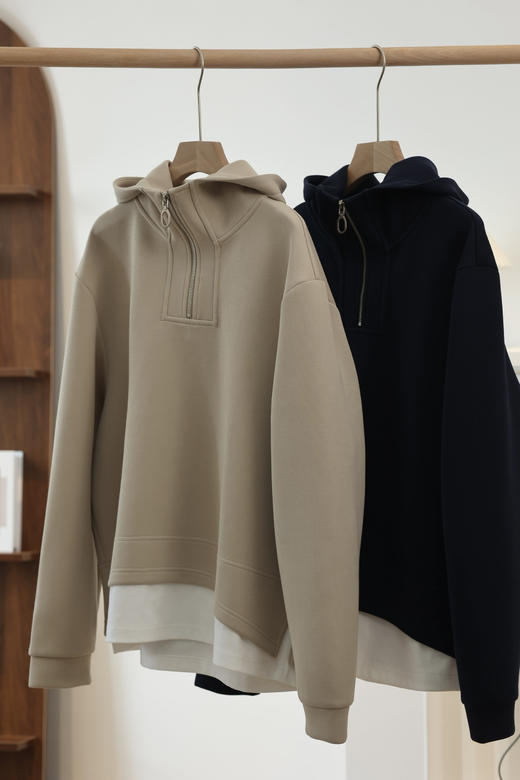 南油高货❗时尚博主人手一件！【梅茵凯琳Meline Kaylin空气层假两件连帽卫衣】减龄慵懒美感穿搭❗高级又自在❗✅进口空气层面料，蓬松柔软！✅宽松H型廓形，包容性极好，不挑身材藏肉显瘦 商品图11