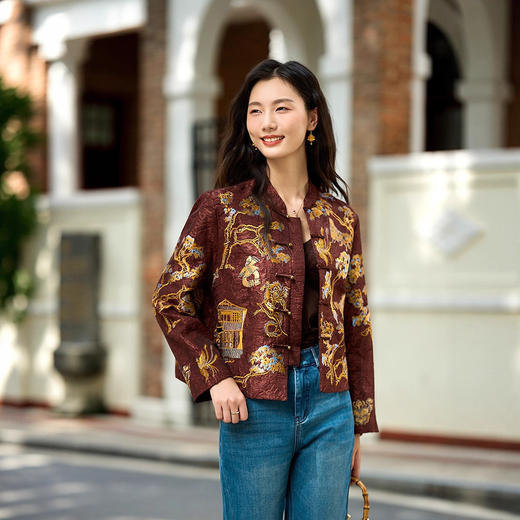 丁摩 春秋金绣瑞兽祥纹与亭台松枝交织的传统雅韵外套5ZF-76022 商品图2