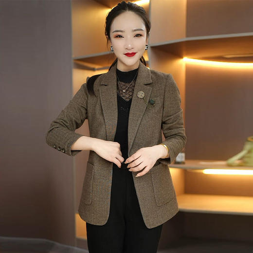 中年妈妈西装外套女春秋2025新款高级感洋气减龄今年流行短款西服 商品图0