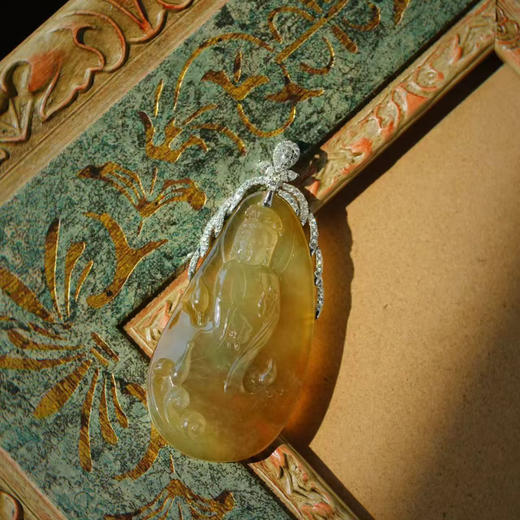 岁月拾遗 蜜糖冰黄 18k镶钻观音吊坠 商品图3