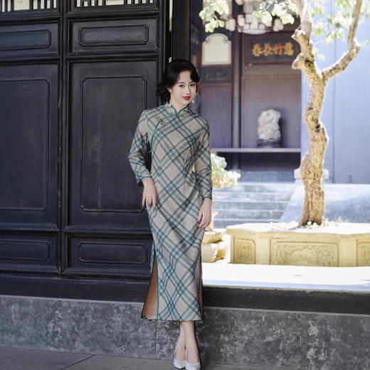 WC9362 新式旗袍2025秋冬款中国风优雅气质长款平绒显瘦修身连衣裙菱格 商品图1