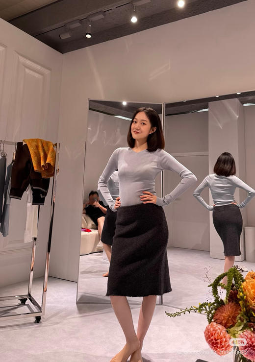 1019-2 miu绢丝修身打底长袖衫 167/138穿42，弹力很大 商品图4