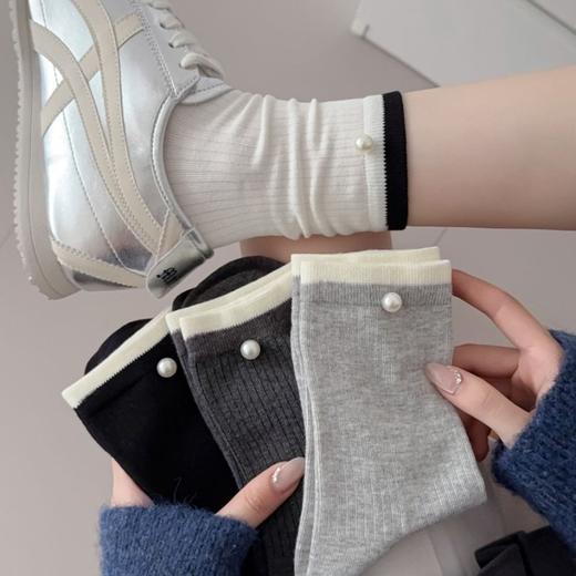分镜头秋冬新款袜子女珍珠装饰新款中筒ins潮流棉袜（不单卖，3双起售） 商品图0