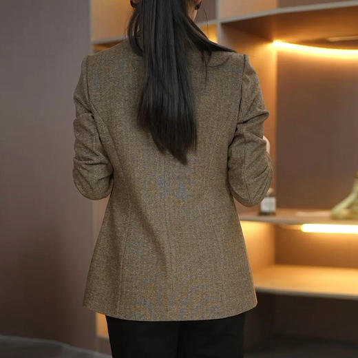 中年妈妈西装外套女春秋2025新款高级感洋气减龄今年流行短款西服 商品图3