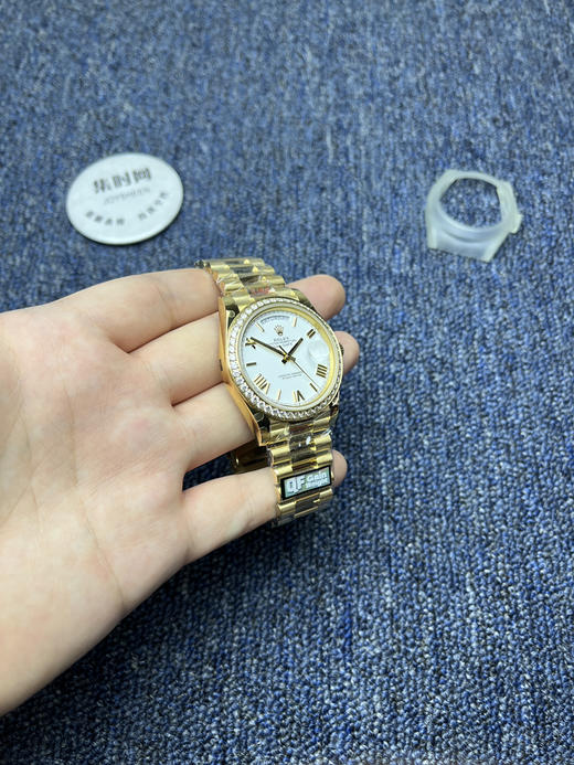 QF配重版 重量180克+ 白罗马面 钻圈款 劳力士星期日历型系列 日志40mm 商品图2