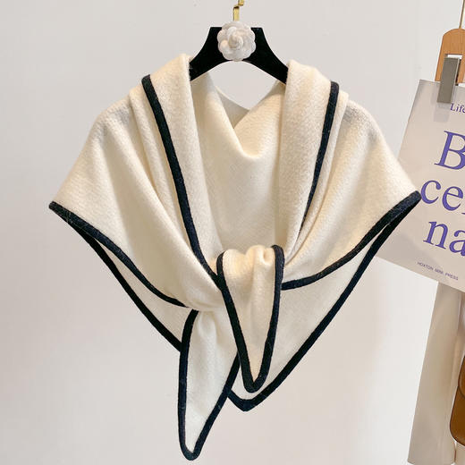 丁摩 纯羊毛三角大披肩女秋冬季洋气纯色针织羊绒围巾外搭新款5ZF-204 商品图1