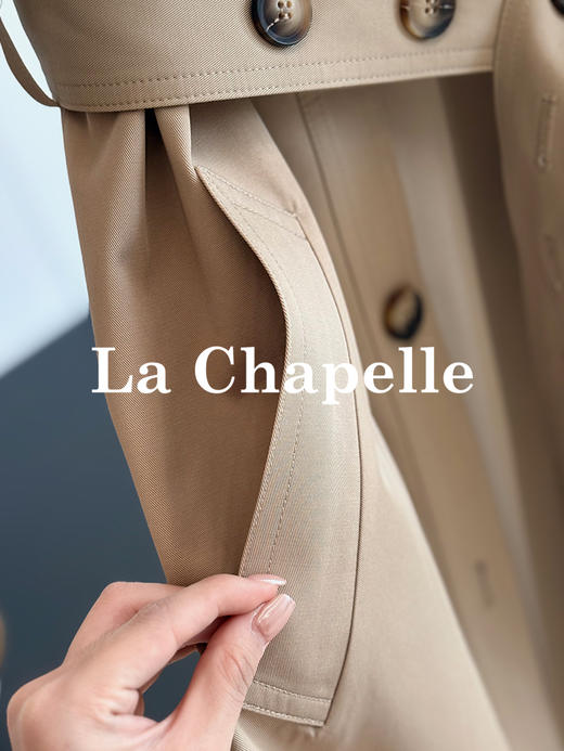 专柜实拍【官网1k+两件套装】拉夏贝尔/La Chapelle摩登风范、挺括不凡高级感风衣套装提升气质长裙+坎肩外套 商品图6