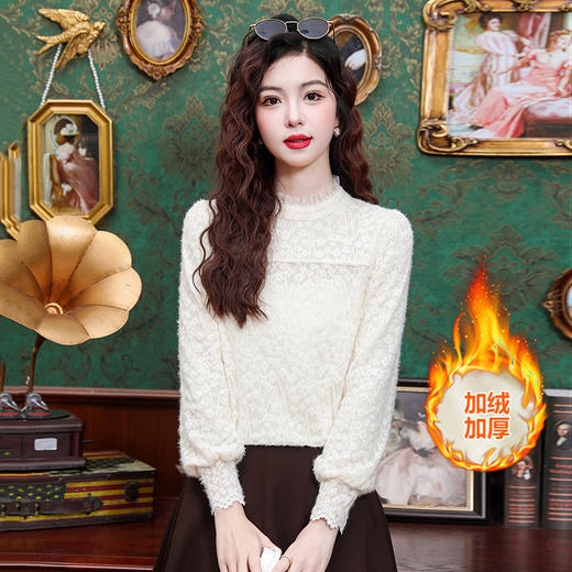 KQL323H973 2025秋冬新款木耳领珠饰打底衫单穿时尚百搭加厚磨毛蕾丝衫上衣 商品图3